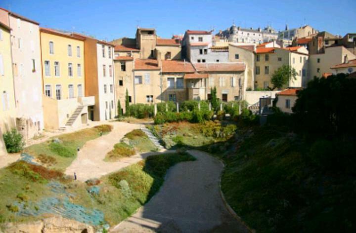 Appartamento Le petit nid des arènes Béziers Esterno foto